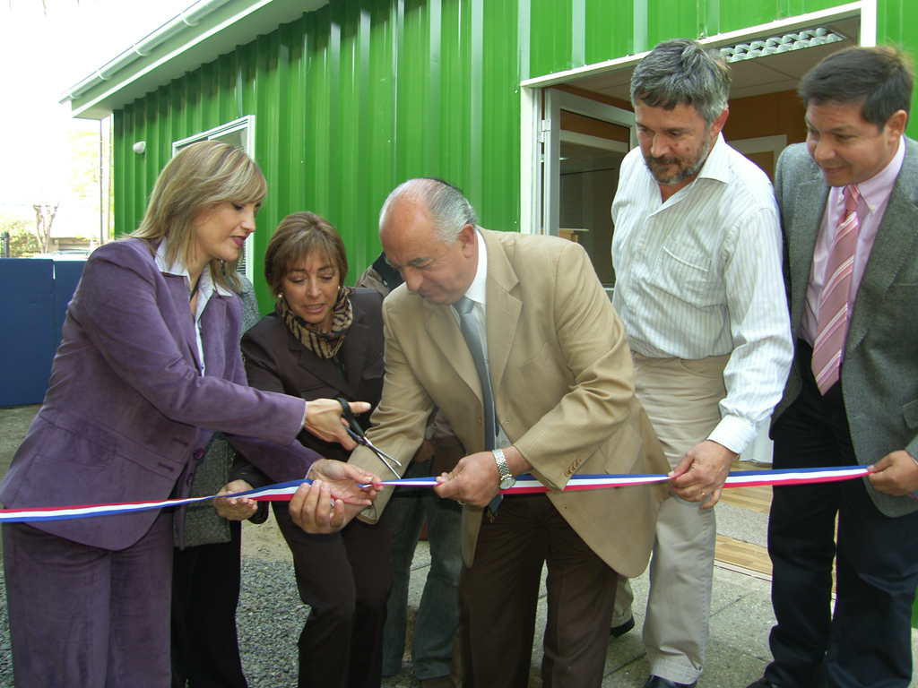 José Sabat y Ana María Pacheco, Directora del Sernam, inauguraron centro de la Mujer