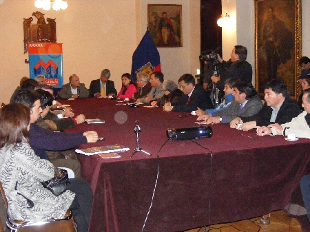 Alcaldes de la 5ª región en alerta por fondos y proyectos congelados