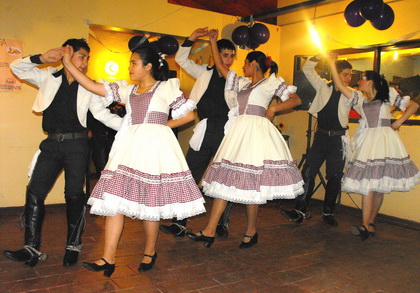 Dirigentes sociales de Quilpué, fueron homenajeados con folklore