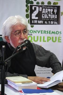 Escritor Jaime Quezada visitó liceo Andrés Bello López de Quilpué.