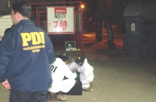 Detienen a cajera y su tía por coludirse para hurtar en supermercado de Limache.
