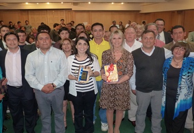 Senadora Lily Pérez recibe reconocimiento de la militancia RN en la Región del Biobío.