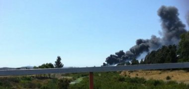 Gigantesco incendio destruye bodegas en Limache.