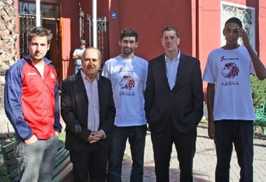 Alcalde Viñambres recibío al equipo de basquetbol que competirá en torneo de la liga de las América.