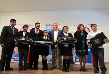 Gobierno premia a los mejores estudiantes con la entrega de computadores en la Provincia de Marga Marga.