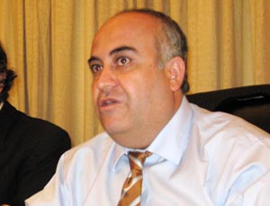 Alcalde Viñambres desiste de reelección y renunciará al PS ante “oídos sordos” de la Concertación.