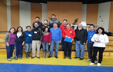 Colegio Los Reyes,premio a ganadores de su campeonato de tenis mesa.