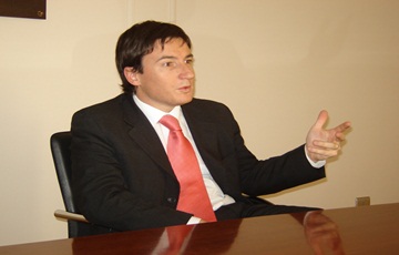 Diputado Squella rechaza propuesta de financiamiento público a partidos políticos.