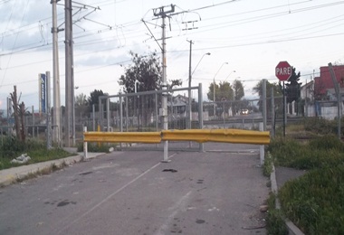 Urge abrir nuevamente cruce ferroviario para el paso vehicular en estación Belloto.