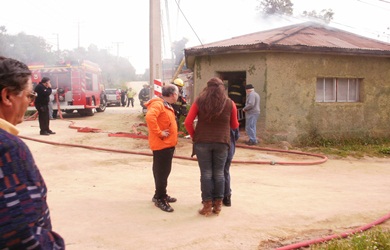 Incendio destruye casa en Quilpué.