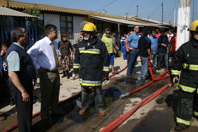 Municipio limachino,coordinó ayuda a familias afectadas por incendio.