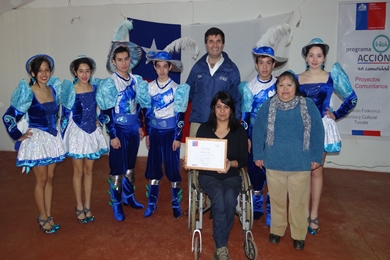 Niños y adolescentes de Playa Ancha mantienen tradiciones folclóricas.