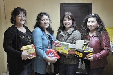 Municipalidad de Quilpué entregó golosinas para apoyar celebraciones de Fiestas Patrias.