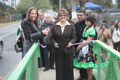 Se inaugura pasarela peatonal sobre estero Pelamote en Olmué.