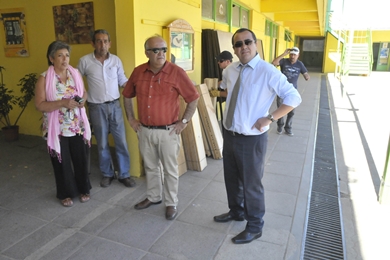 En Quilpué,alcalde Viñambres anuncia turnos éticos de funcionarios para votaciones y fiscaliza material electoral.