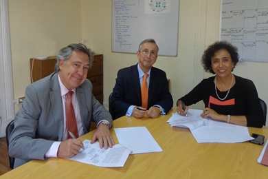 SSVQ firma convenio de Campos Clínicos con Universidad Aconcagua.