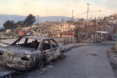 Oficinas parlamentarias del senador Ignacio Walker recibirán ayuda para damnificados de Valparaíso.