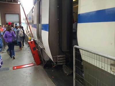 Descarrilamiento de Metro tren.