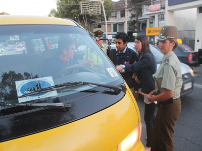 Realizan fiscalización sorpresa a automovilistas y choferes de la locomoción  colectiva en centro de Villa Alemana para reforzar Ley Emilia.