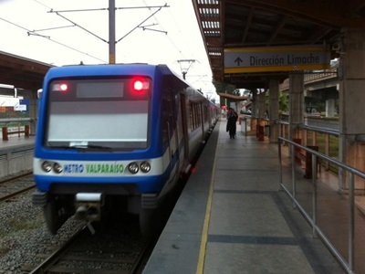 Metro tren,funciona en forma normal.