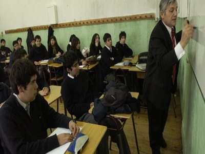Bancada PS valora aprobación de proyecto que incentiva el retiro de los profesores.