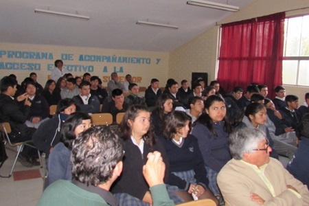 Gobernador de Quillota y Director Provincial  de Educación se reunieron con alumnos   seleccionados por programa de acceso a la   educación superior.