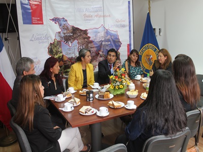 Autoridades de gobierno compartieron desayuno con beneficiadas por  Aporte familiar Permanente de Marga Marga.
