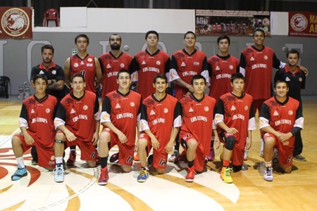 Los Leones de Quilpué vencen a la UC en la “Noche Felina”.