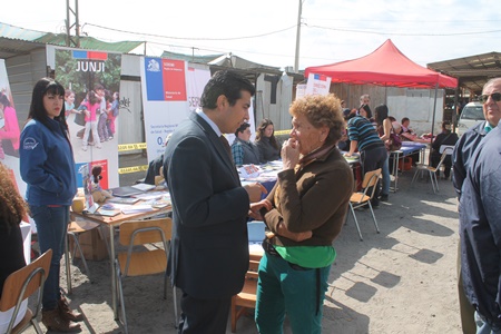 Gobernación de Marga Marga junto a Instituto de Seguridad Laboral  instruyen a feriantes de Quilpué sobre cómo evitar accidentes en el trabajo.