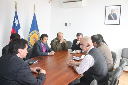Gobernador, policías y conductores de colectivos acuerdan identificar   sectores donde ocurren asaltos al transporte público.