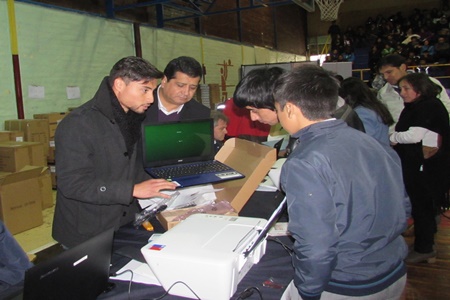 Casi 700 alumnos de la provincia de Quillota  reciben computadores gracias al programa   “Yo Elijo mi PC” de JUNAEB.