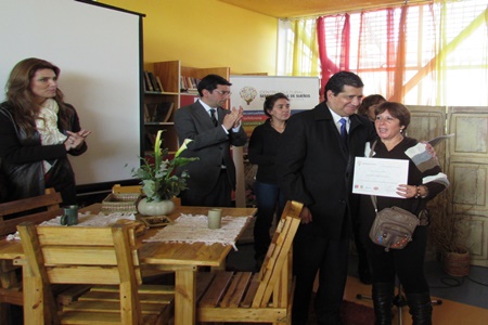 Gobernador de Quillota destaca aporte de las   mujeres de Nogales con los damnificados de   Valparaíso