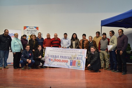 Entrega de proyectos FAI e IFP a usuarios PRODESAL de Olmué.