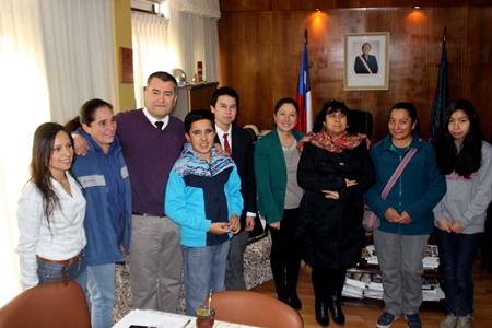 Seremi de gobierno llama a familias de provincia de san felipe a cobrar bono por logro escolar.