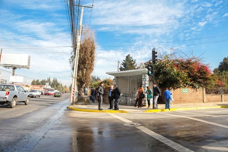 Nuevos semáforos y cámara UOCT en Camino Troncal.