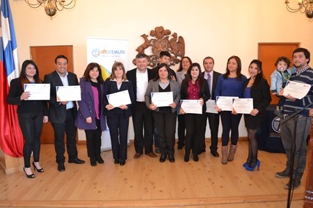 Funcionarios Daem recibieron certificados   tras aprobar capacitación en CFT – PUCV.