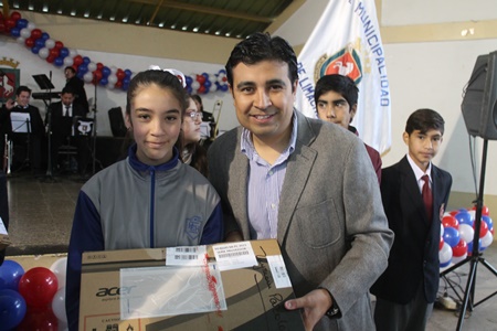 928 alumnos de 7° básico de Marga Marga recibirán computadores de la   iniciativa presidencial “Me Conecto para Aprender”.