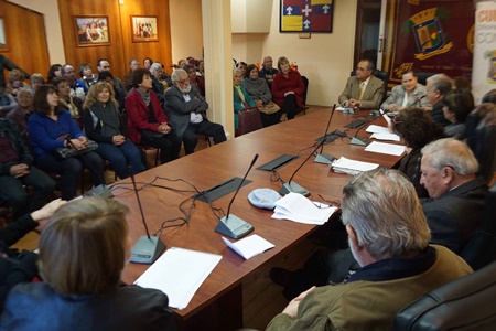 Carlos Barrales realiza tallares literarios que reinician a adultos mayores.