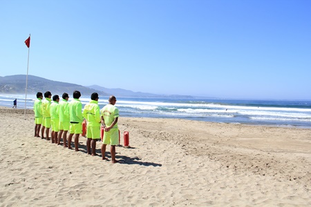 Zapallar da inicio a temporada de playas con más de 30 salvavidas y  ambulancias reguardando seguridad de bañistas.
