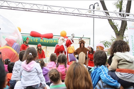Niños y niñas podrán disfrutar este sábado de entretenida   fiesta de navidad en Plaza Arturo Prat de Quilpué.