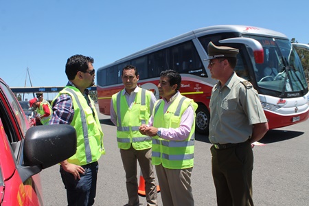 Gobernación de Marga Marga, Inacap y Carabineros explicaron nueva   norma que obliga al uso de chalecos reflectantes para los conductores.