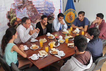 Gobernador Rivera y senador Walker desayunaron con los estudiantes de   Marga Marga que obtuvieron los más altos puntajes en la PSU.