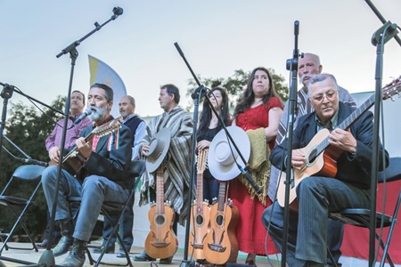 Media Luna de Los Perales se vistió de fiesta para   celebrar III Encuentro de Payadores de Quilpué.