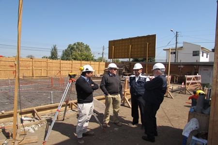 Director SSVQ y Gobernador de Quillota constatan obras de   nuevo Centro Comunitario Familiar de Ruta Norte en Quillota.