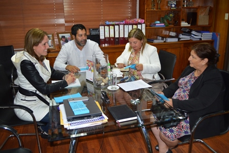 Directora de Fundación FELCH se reúne con alcaldesa de Olmué.