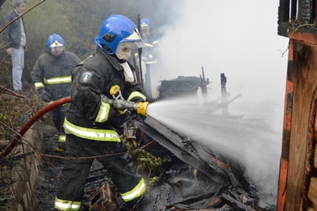Incendio destruyó vivienda en paradero 45 de El Granizo.