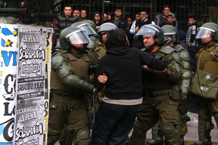 Experto urge por facultad que permita a Carabineros exigir control de identidad a encapuchados.