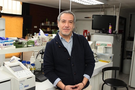 Experto critica carácter reactivo de regulación chilena para fiscalizar la industria salmonera.
