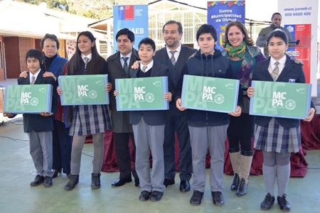 En Olmué: 114 alumnos de séptimo básico recibieron sus notebook.