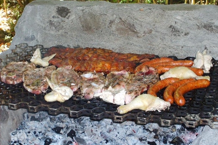 Informe arroja que asados por Fiestas Patrias elevaron hasta en un 80% la contaminación en la capital.